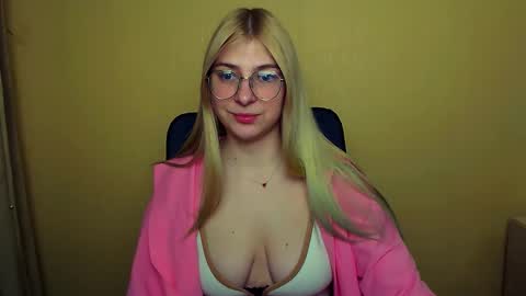 Snapshot of luna_lush_ chatting on February 2025 08:29:01 AM Luna online show from February 2025 08:29:01 AM