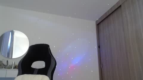 Luna online show from September 2025 06:33:01 PM