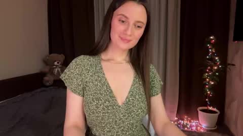 luna_raee online show from December 2025 08:37:02 PM