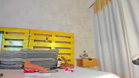 Luna online show from December 2025 10:42:02 AM