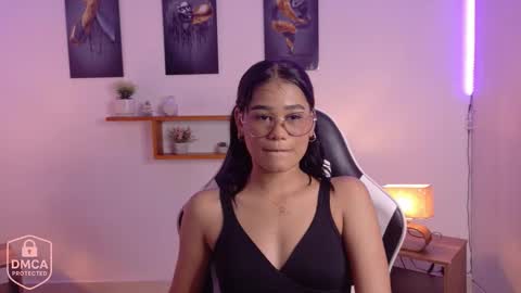 Snapshot of luna_sofia_1110 chatting on November 2025 12:33:01 AM SOFI online show from November 2025 12:33:01 AM