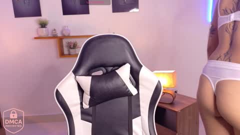 Snapshot of luna_sofia_1110 chatting on November 2025 12:56:02 AM SOFI online show from November 2025 12:56:02 AM