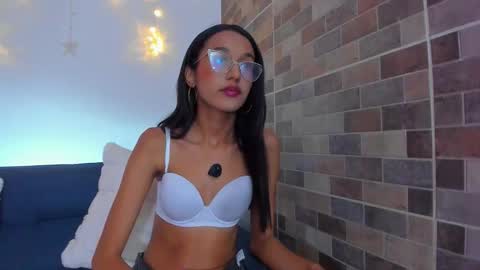 luna_valen online show from December 2025 10:37:02 PM