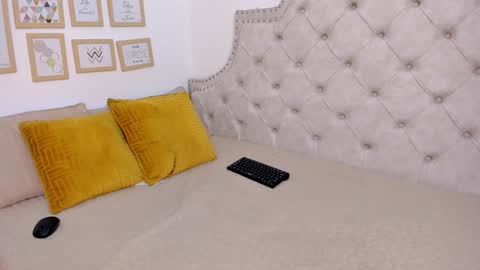 luna_valle online show from January 2025 02:37:02 AM