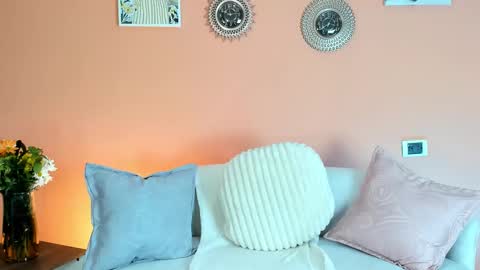 LUNA  online show from February 2026 07:03:02 PM