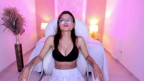 Snapshot of luna_walmont chatting on May 2026 07:32:02 PM Luna online show from May 2026 07:32:02 PM
