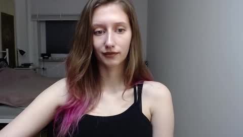 L U N A  online show from December 2025 06:54:02 AM