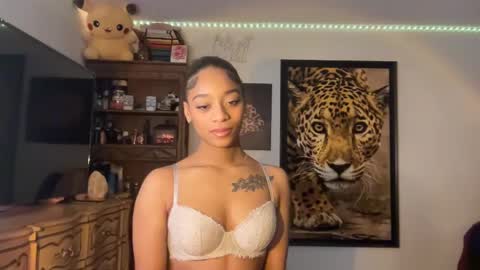 lunaa_11 online show from December 2024 06:53:01 AM