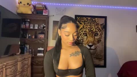 lunaa_11 online show from December 2024 05:22:02 AM