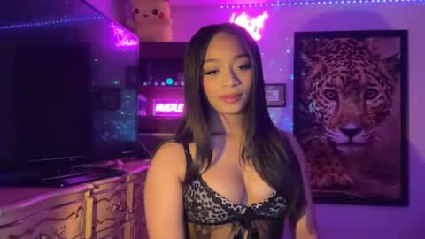 lunaa_11 online show from June 2026 07:13:01 AM