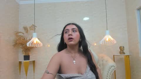 Luna Abril  online show from March 2026 04:19:01 AM