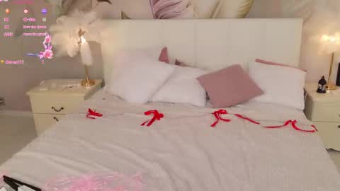 Luna online show from April 2026 06:10:01 PM