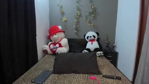 Snapshot of lunaa_mayerr chatting on January 2025 02:32:01 AM lunaa mayer online show from January 2025 02:32:01 AM