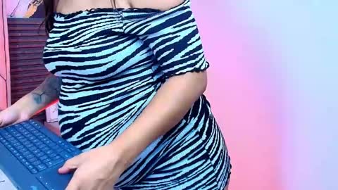 Snapshot of lunaa_rossee_ chatting on May 2026 01:16:02 PM Lunaa rossee online show from May 2026 01:16:02 PM