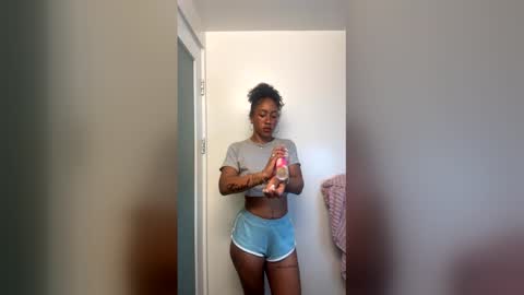 lunaalighttt online show from April 2026 01:55:01 AM