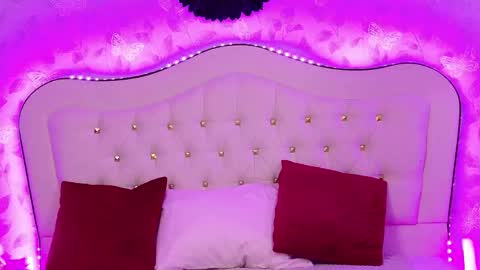 lunababe_ online show from April 2026 09:55:01 AM