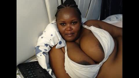 lunabloom01 online show from February 2026 12:29:01 AM