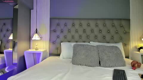 Snapshot of lunabloomn chatting on November 2025 05:01:01 PM Luna online show from November 2025 05:01:01 PM