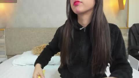 LUNA  online show from November 2025 03:00:02 PM