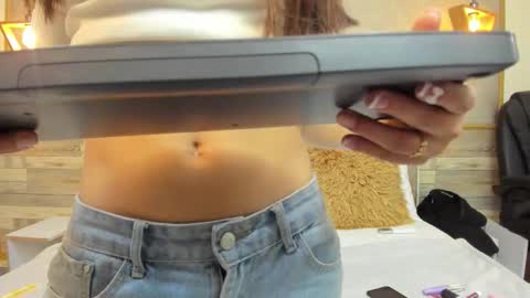 LUNA  online show from November 2025 02:06:02 PM