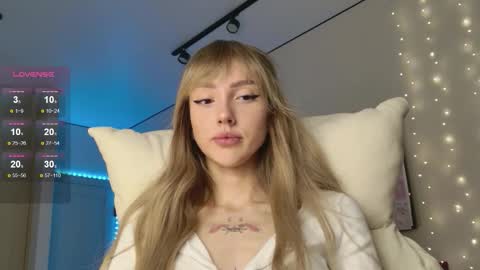 Luna online show from December 2025 02:42:02 AM