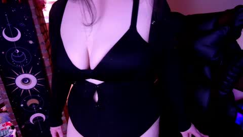 Snapshot of lunalaneee chatting on April 2026 03:37:01 AM Luna online show from April 2026 03:37:01 AM