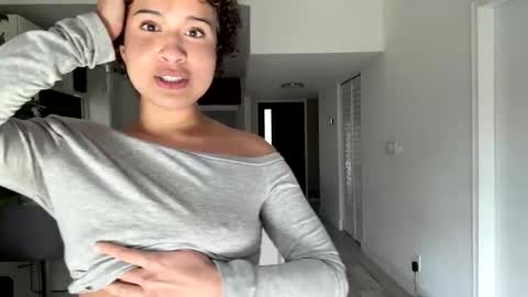 lunaloopzz online show from April 2026 01:36:02 PM