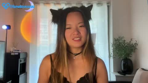 Snapshot of lunalovesuuuuu chatting on April 2026 01:25:01 AM Luna online show from April 2026 01:25:01 AM