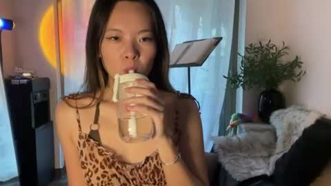Snapshot of lunalovesuuuuu chatting on June 2026 09:26:01 AM Luna online show from June 2026 09:26:01 AM
