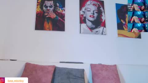 Luna online show from November 2025 08:09:01 PM