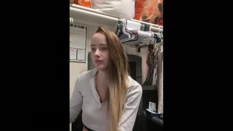 lunapixie2020 online show from February 2025 04:21:01 AM