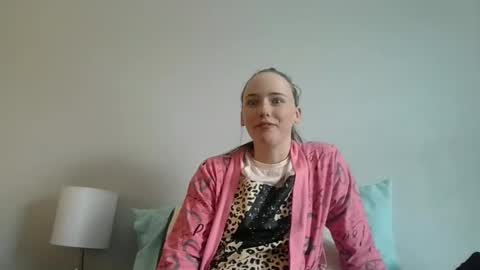 lunapixie2020 online show from April 2026 08:59:01 PM