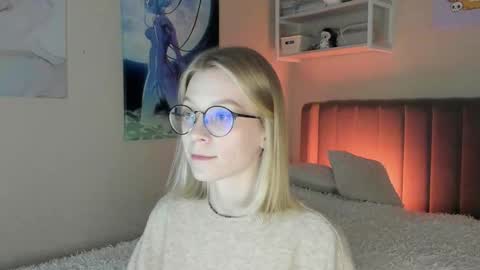 Snapshot of lunar_sofia chatting on October 2025 03:30:02 PM Sofia online show from October 2025 03:30:02 PM