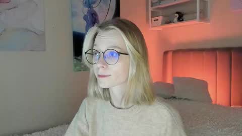 Snapshot of lunar_sofia chatting on October 2025 01:36:03 PM Sofia online show from October 2025 01:36:03 PM