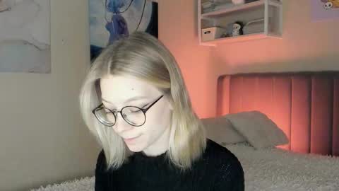 Snapshot of lunar_sofia chatting on November 2025 01:09:02 PM Sofia online show from November 2025 01:09:02 PM