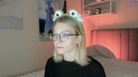 Snapshot of lunar_sofia chatting on November 2025 12:16:01 PM Sofia online show from November 2025 12:16:01 PM