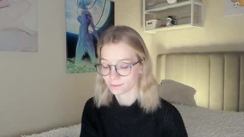 Snapshot of lunar_sofia chatting on November 2025 01:37:02 PM Sofia online show from November 2025 01:37:02 PM