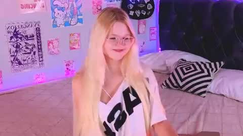 Snapshot of lunariafox chatting on July 2026 04:39:33 PM lunariafox online show from July 2026 04:39:33 PM