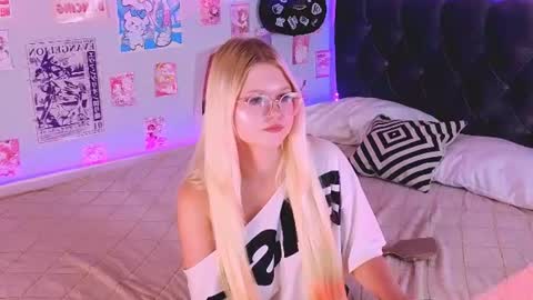 Snapshot of lunariafox chatting on July 2026 06:20:01 PM lunariafox online show from July 2026 06:20:01 PM