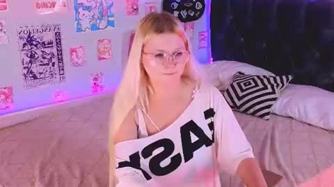 Snapshot of lunariafox chatting on July 2026 07:39:01 PM lunariafox online show from July 2026 07:39:01 PM