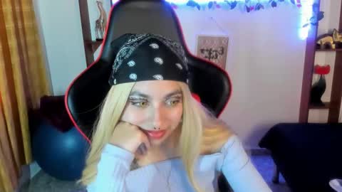 lunarichy online show from October 2025 07:37:02 PM