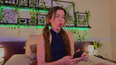 Luna Rishi online show from March 2025 06:19:02 PM