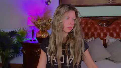 Luna Rishi online show from November 2025 06:01:02 AM