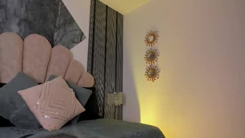 Luna   online show from March 2026 03:00:02 AM