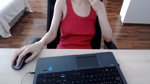 lunavibe_ online show from June 2026 11:46:01 AM