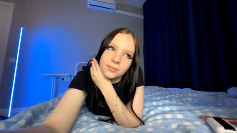 Lunavoyce online show from November 2025 02:50:02 PM