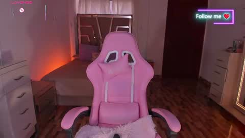 Snapshot of lunna_roosee chatting on July 2026 06:43:02 PM LUNA ROSE online show from July 2026 06:43:02 PM