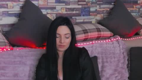 LunnaGray online show from October 2025 08:01:01 AM