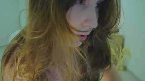 Snapshot of lunoria chatting on May 2026 11:34:01 PM lunoria online show from May 2026 11:34:01 PM