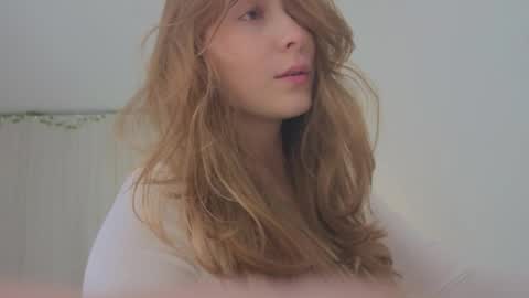 Snapshot of lunoria chatting on May 2026 11:17:02 PM lunoria online show from May 2026 11:17:02 PM